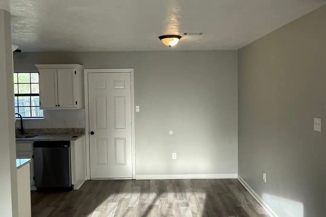 1415 Huebner St - View 3
