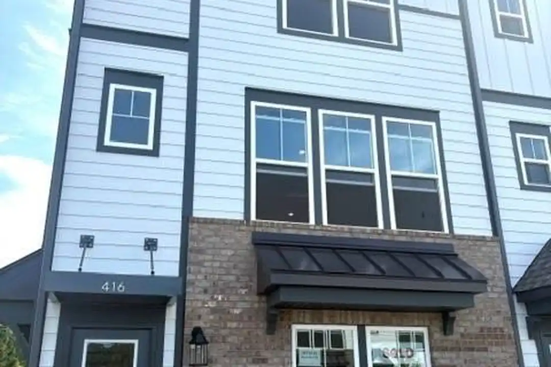 416 Silver Star Blvd - View 2