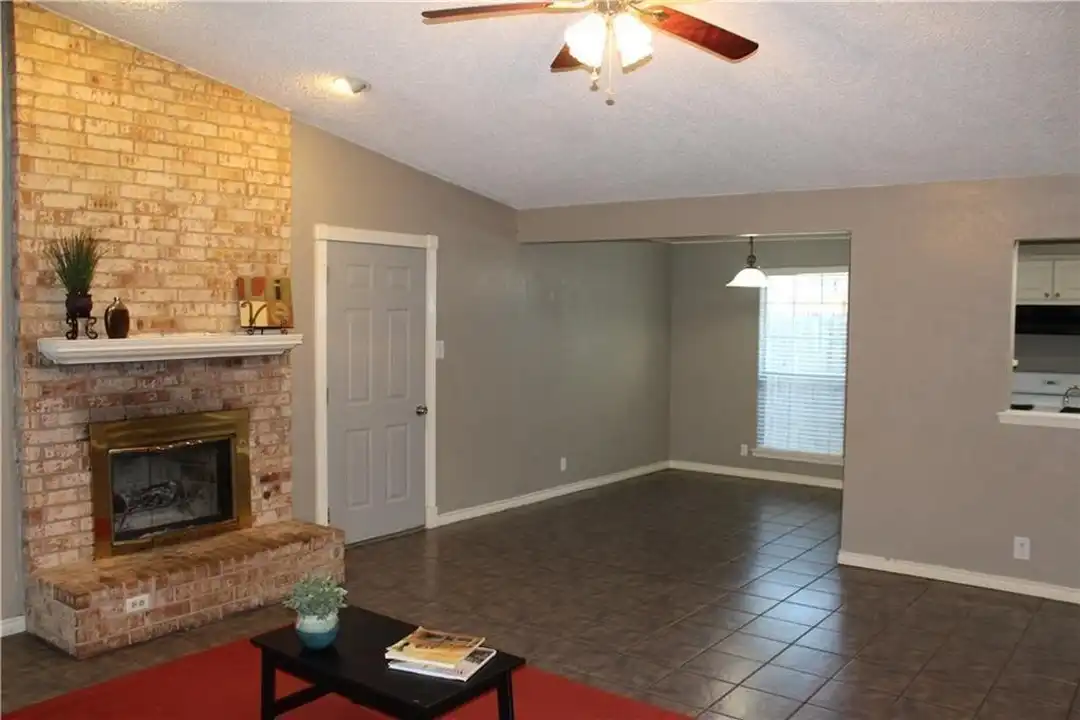 1702 Goodson Ln - View 3
