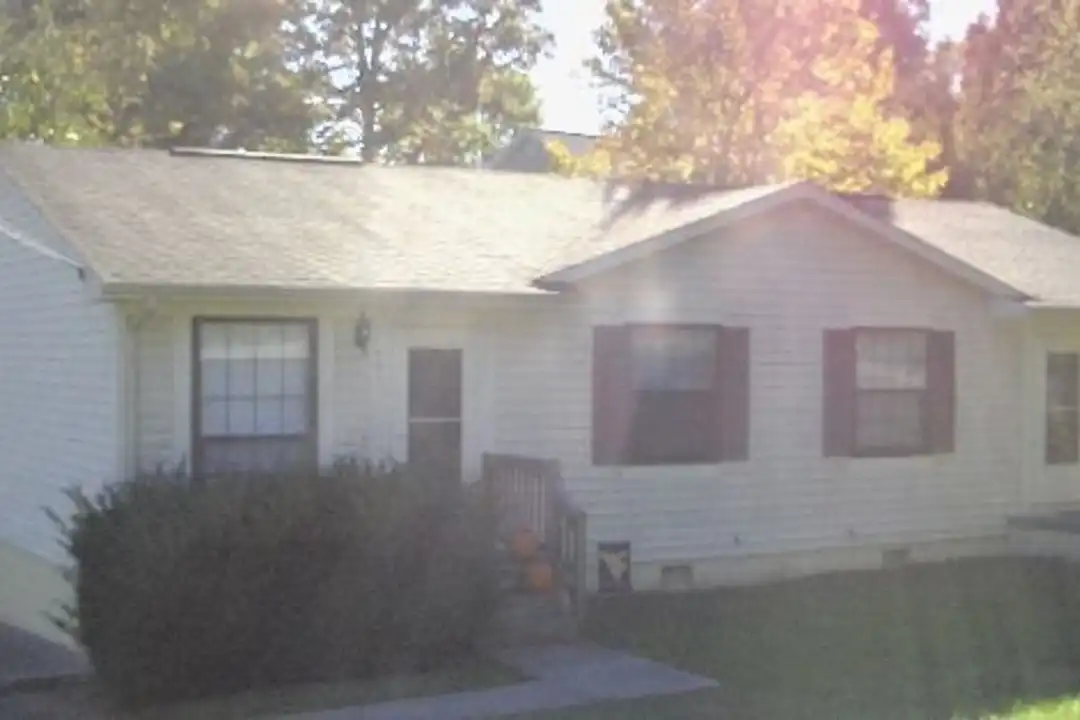 135 Thelma Ln NE
