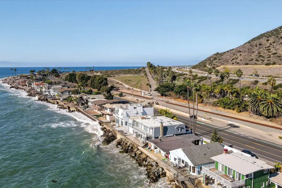 3884 Pacific Coast Hwy - View 2