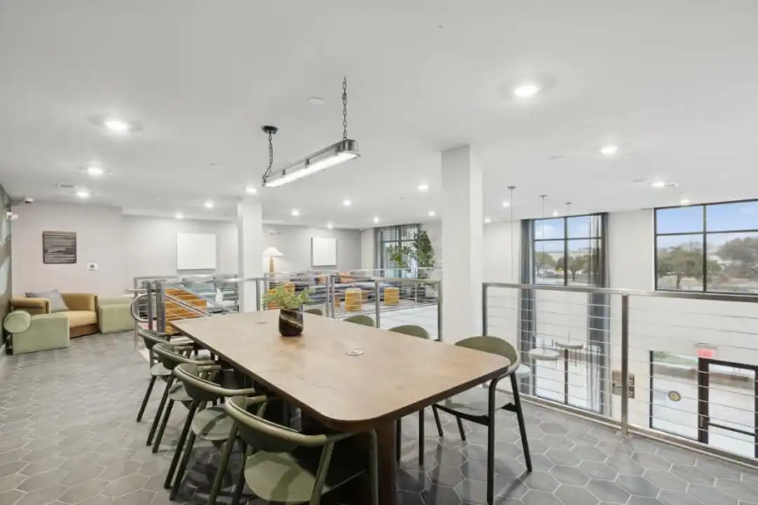 9101 1/2 Metric Blvd - View 3
