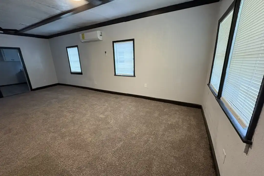 904 SW G Ave - View 4