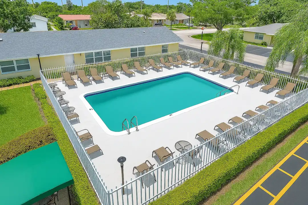 Waterford Villas - 551 Kathy Ct Margate, FL 33068 – photo 1