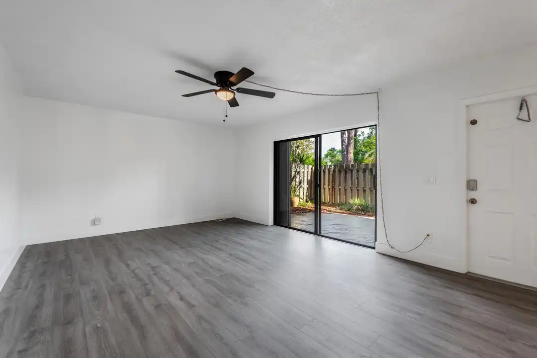 Apartment in West Palm Beach - View 4