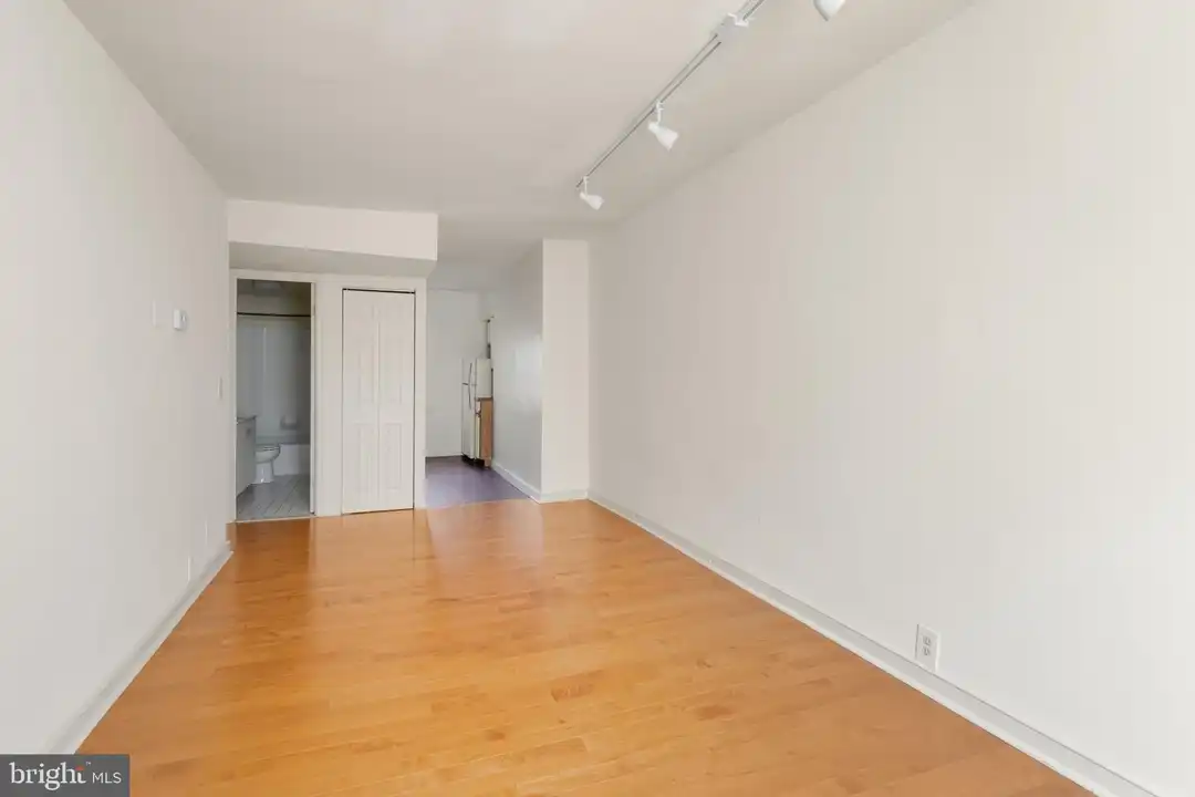 Apartment in Philadelphia - View 3
