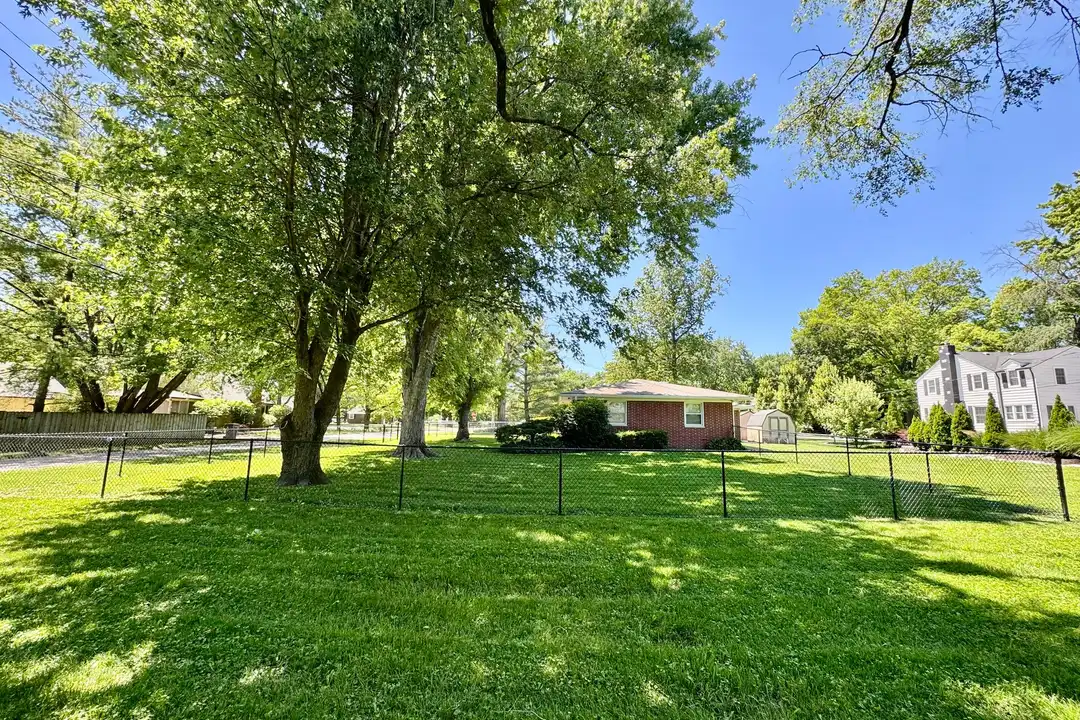910 Gilbert Ave unit 1/2 duplex - View 3