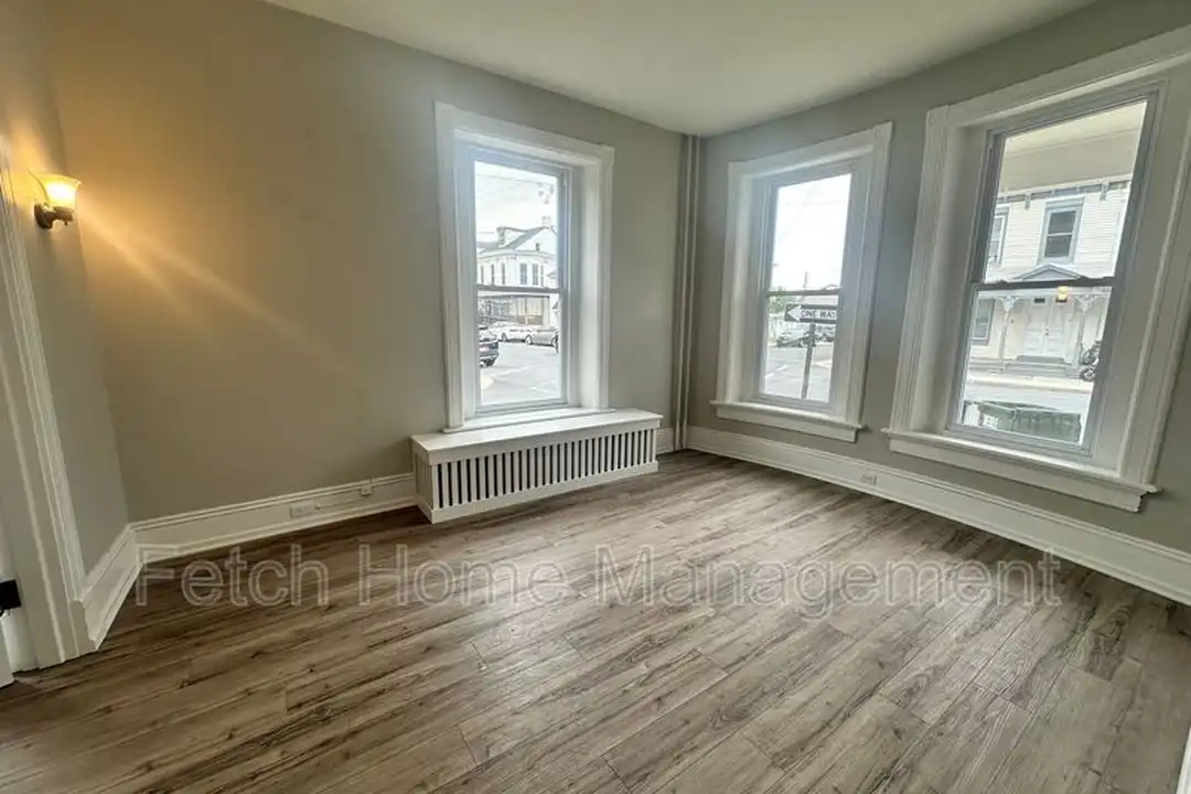 701 Walnut St unit 1 - View 2