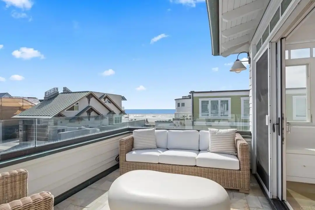 2211 Ocean Front - More