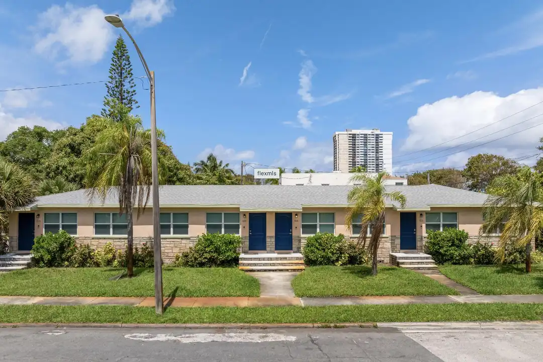 409 50th St – photo 1