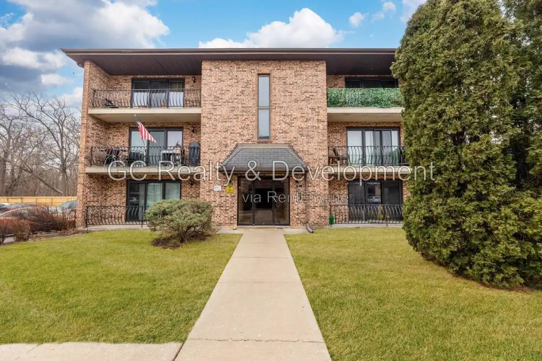 14810 Kenton Ave unit 2E – photo 1 of 10