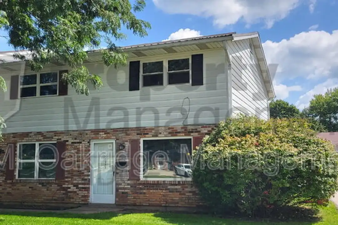1531 Spruce Ave – photo 1 of 13