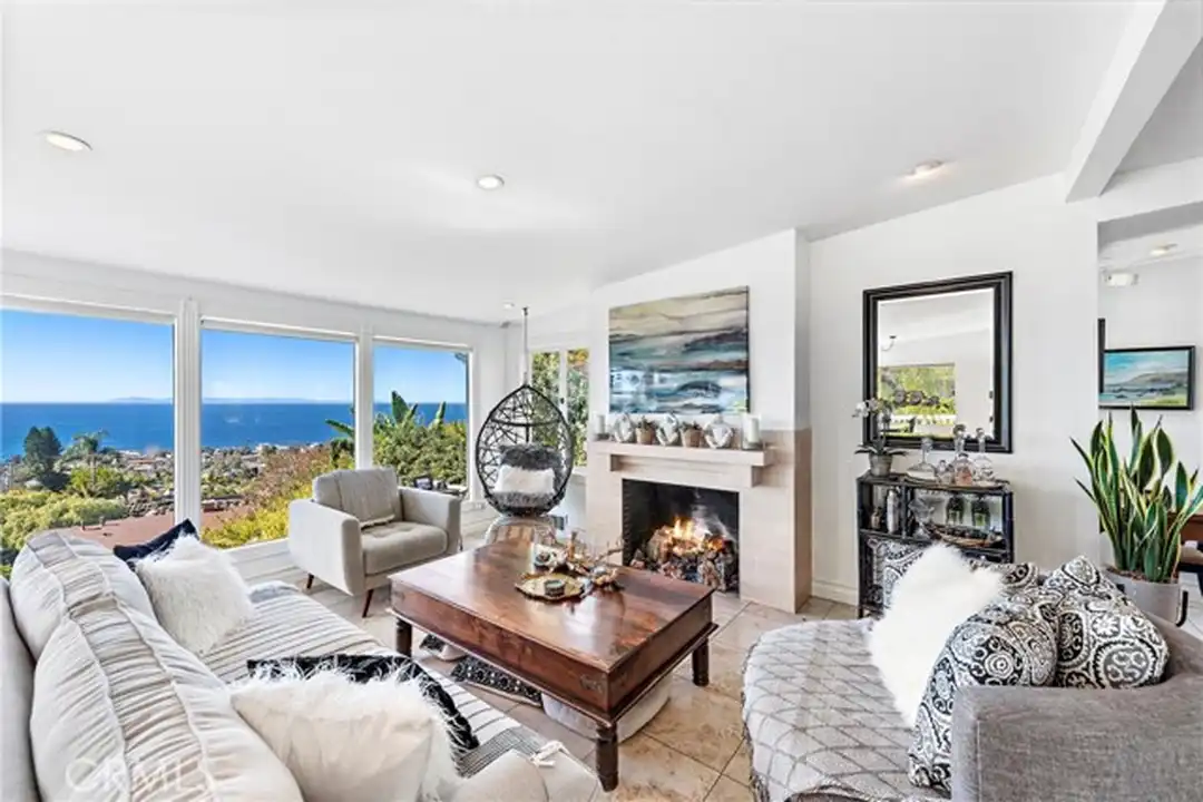 875 Coast View Dr - View 3