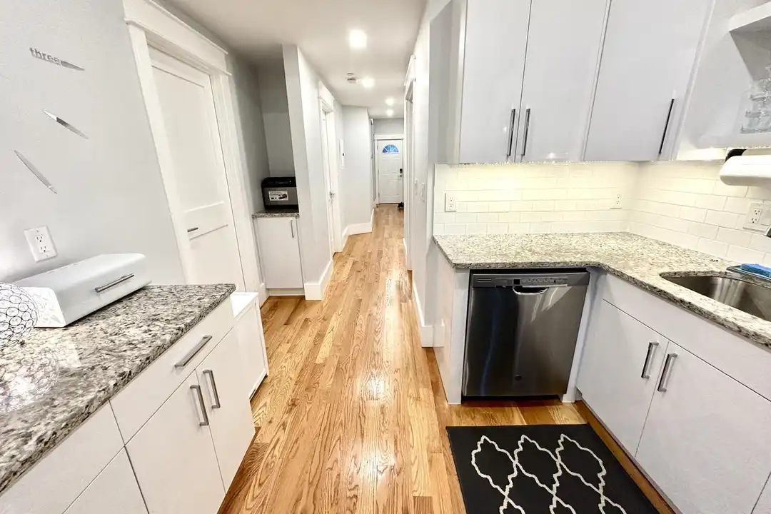 326 Chelsea St unit 1 - View 4