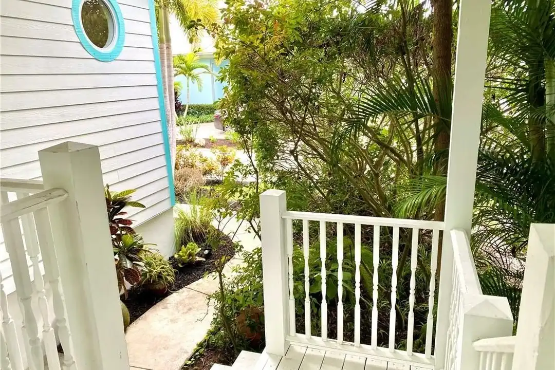 625 SW Salerno Rd - View 3