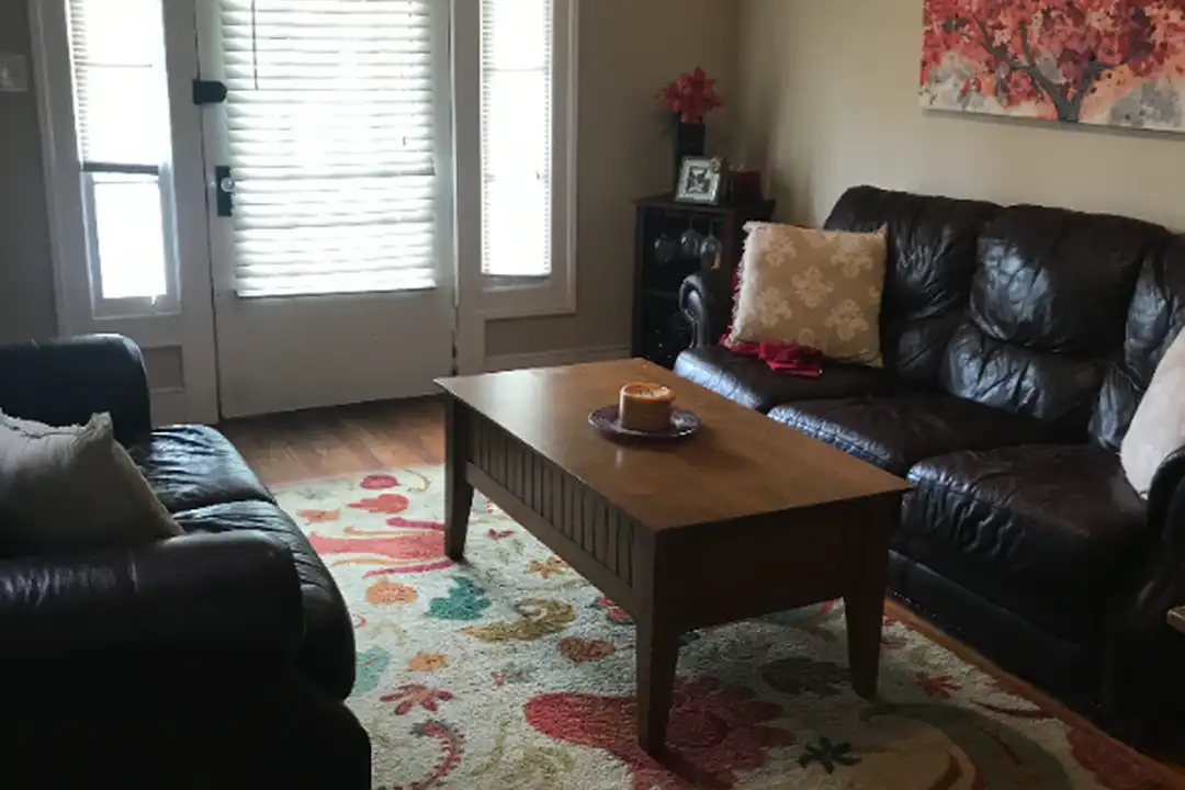 1109 Julia Ave - View 2