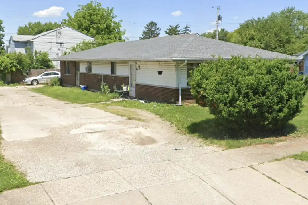 437-439 Forest St unit 437 – photo 1