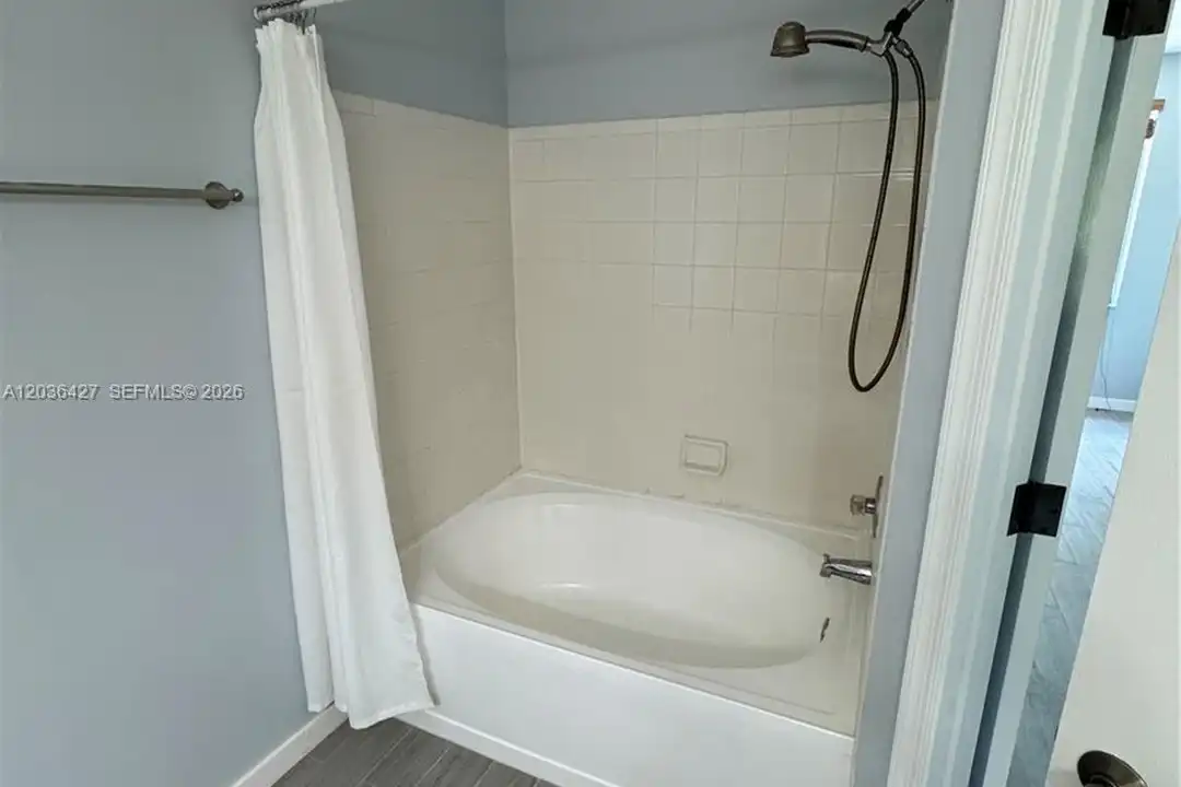 77 Simonton Cir unit 77 - More