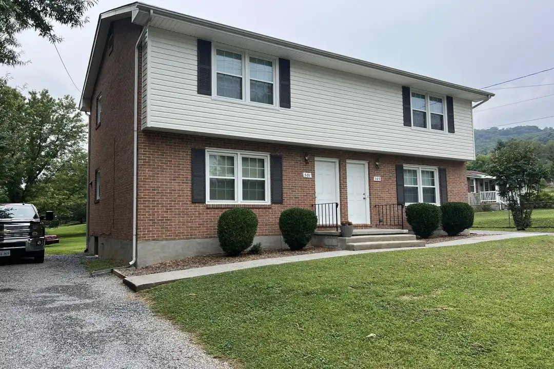 501 Poplar Ave – photo 1 of 10