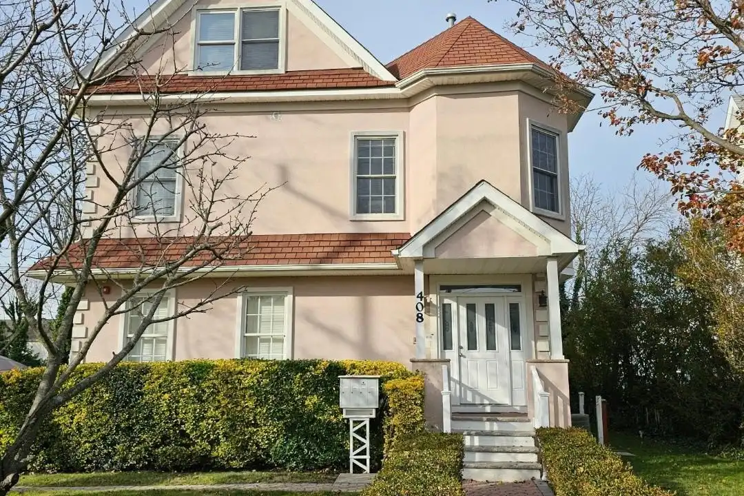 408 2nd Ave #1 – photo 1