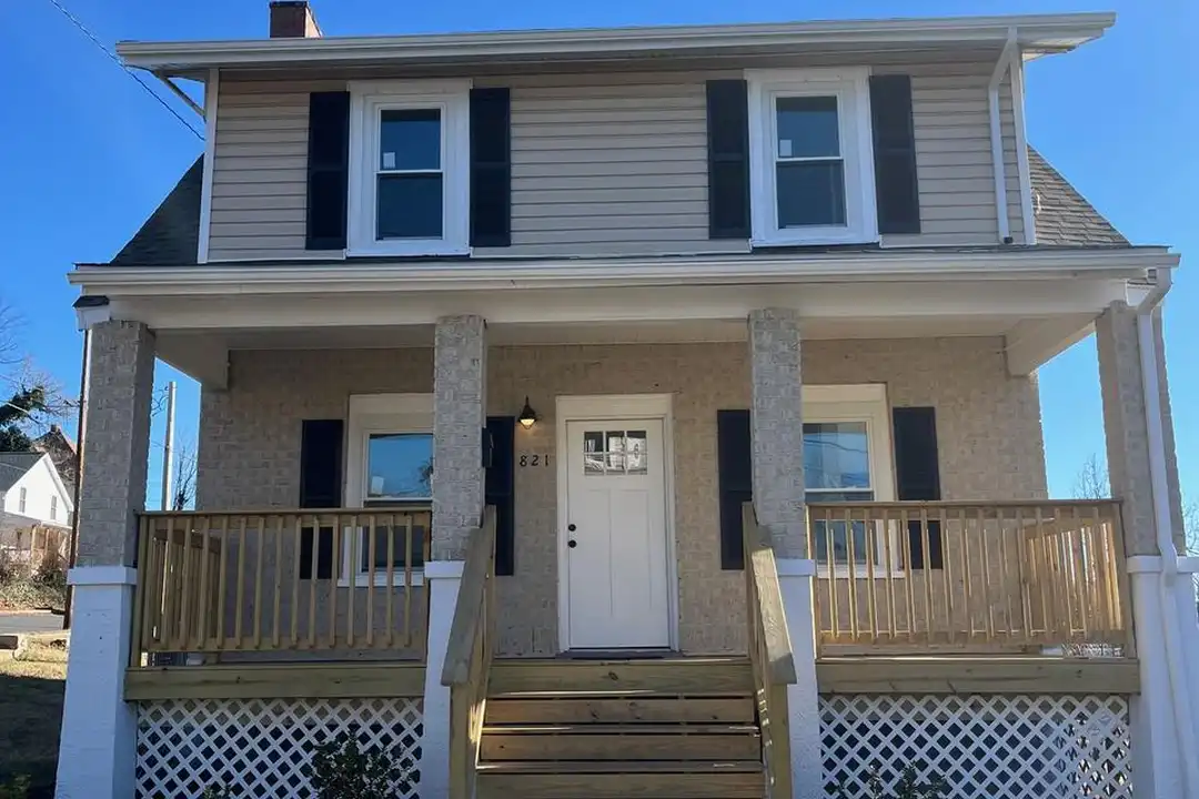 821 12th St NW – photo 1