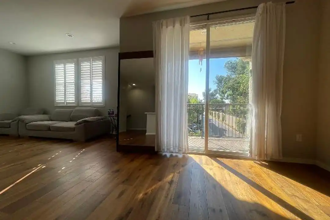 812 S Gladys Ave - More