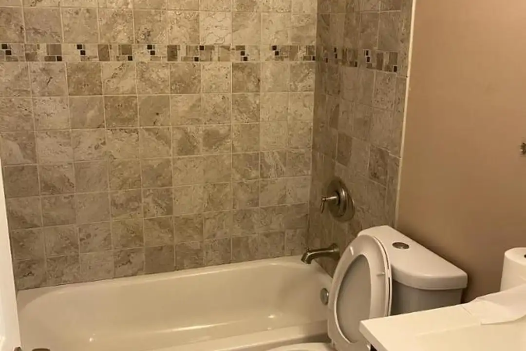 Apartment in Newark - View 3