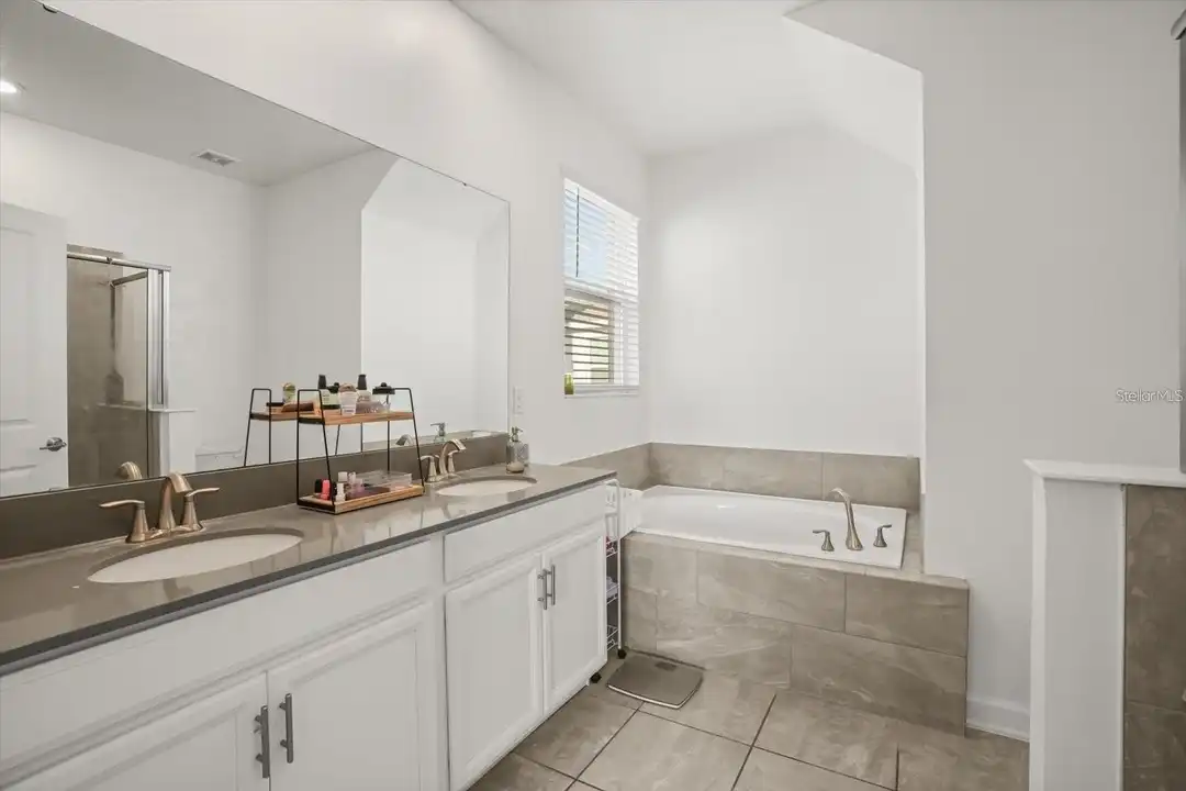 2999 Addison Blvd - More