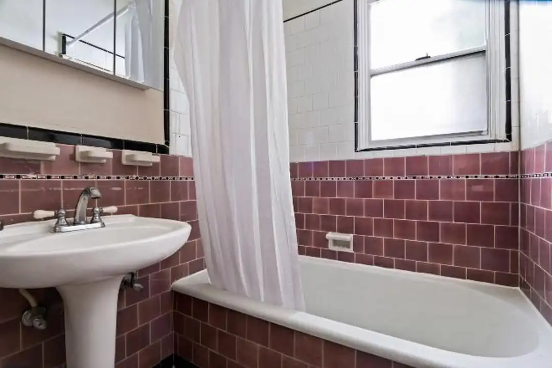 232 S Reeves Dr - View 5