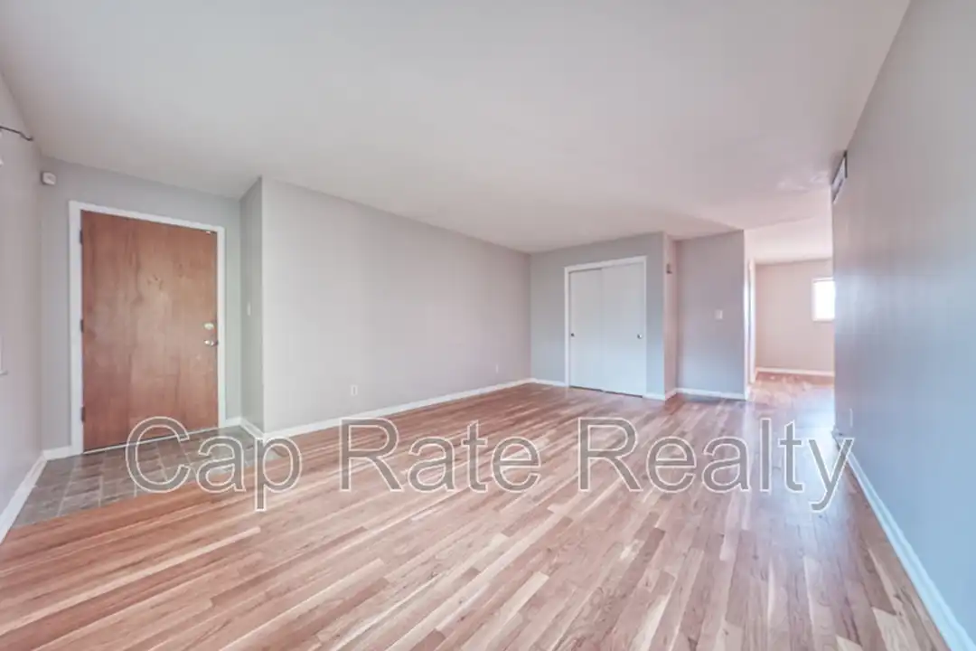 26 S Hampton Rd unit D - View 3