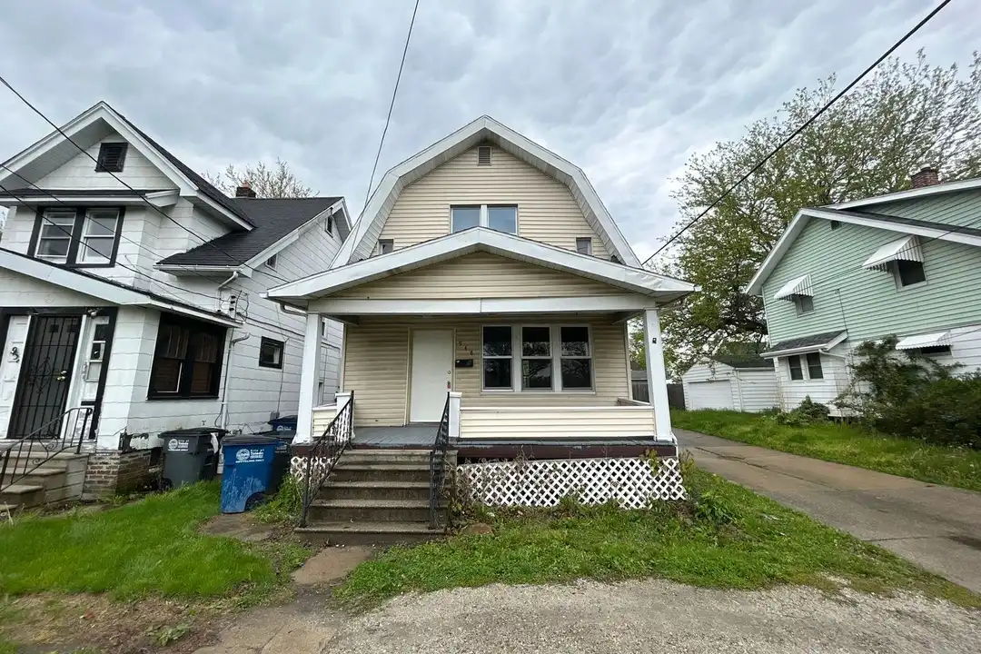948 White St. – photo 1