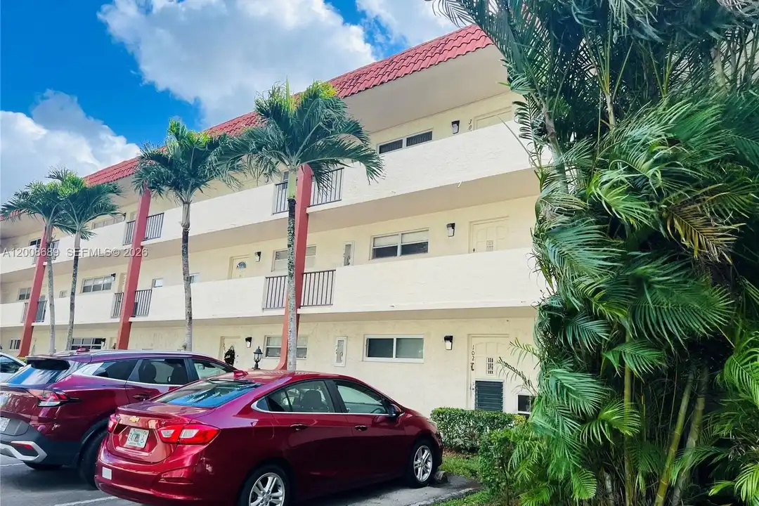 Apartment in Pembroke Pines - View 2