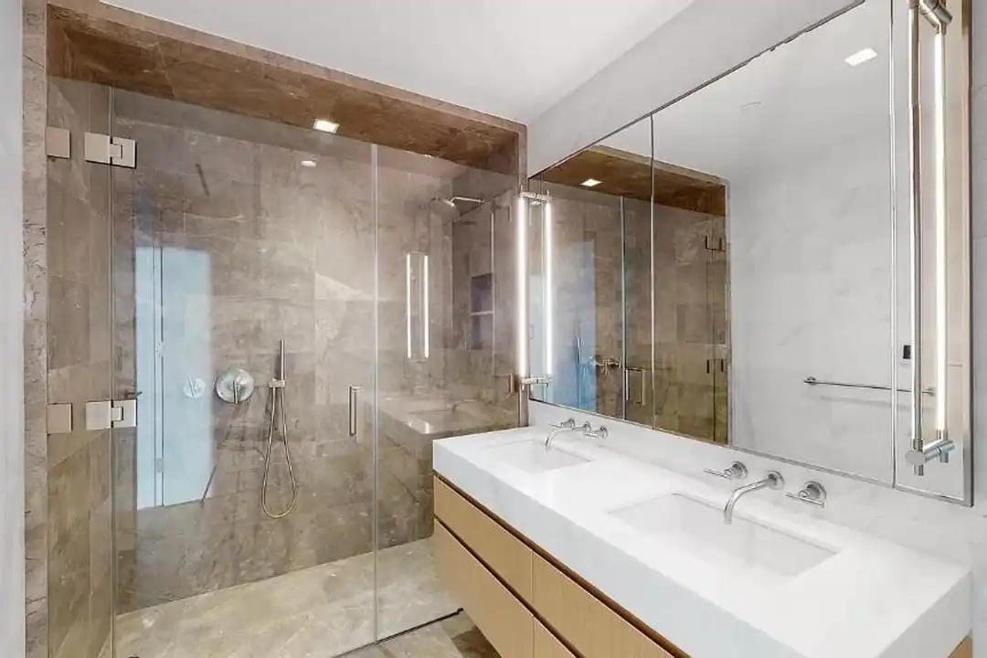 101 W 14th St unit 11A – další