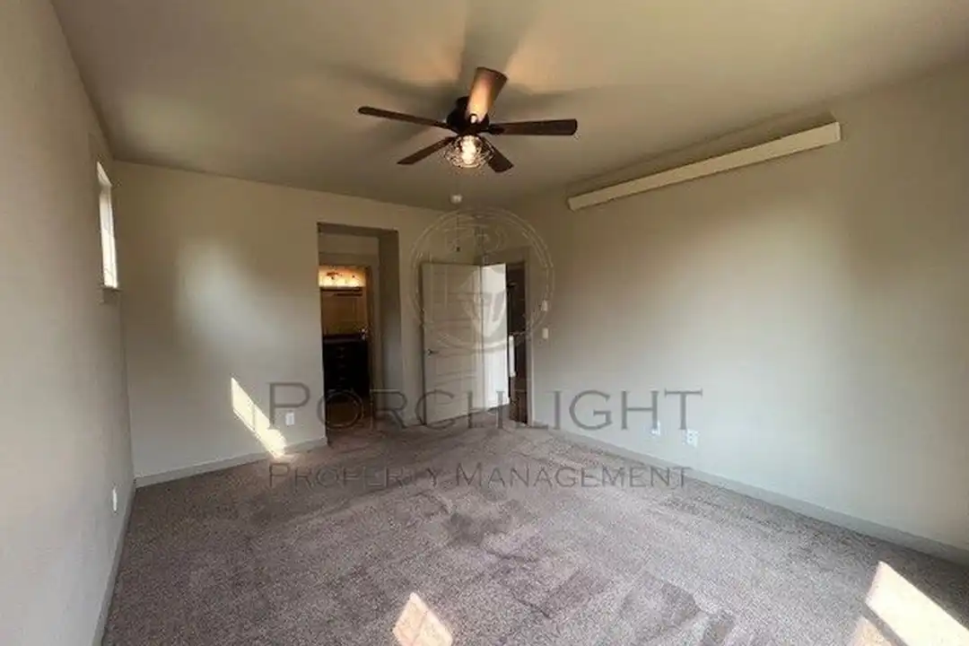2200 Greenview Cir unit 1 - View 3
