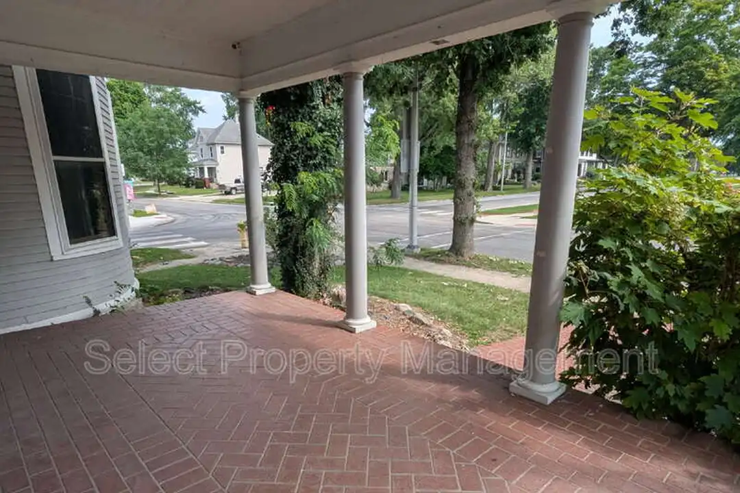 1025 Crescent Ave – photo 1