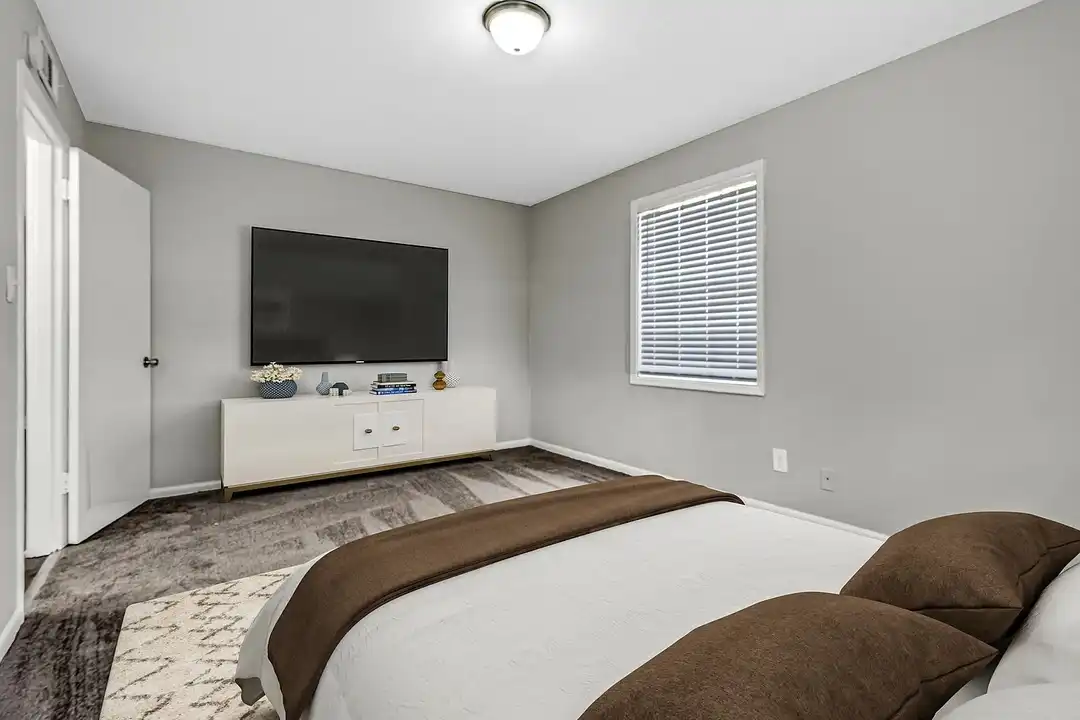 Parkview Apartments & Townhomes – photo 1