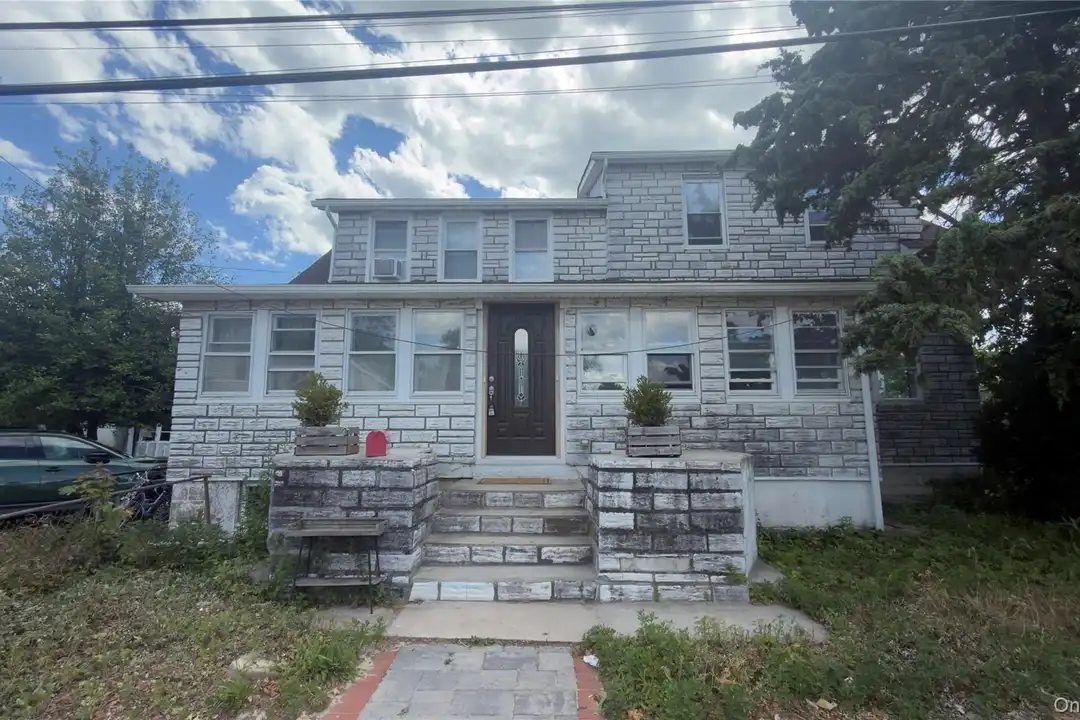 10 Greenwich Ave #1 – photo 1 of 21
