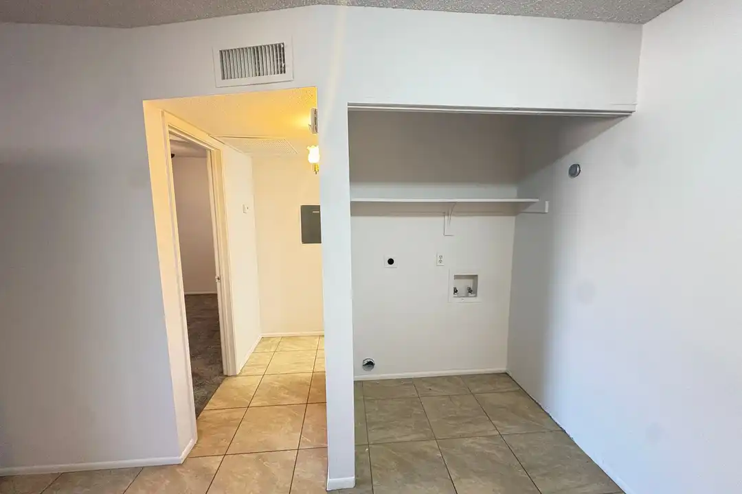 2931 E Beck Ln unit Unit 1 - View 6