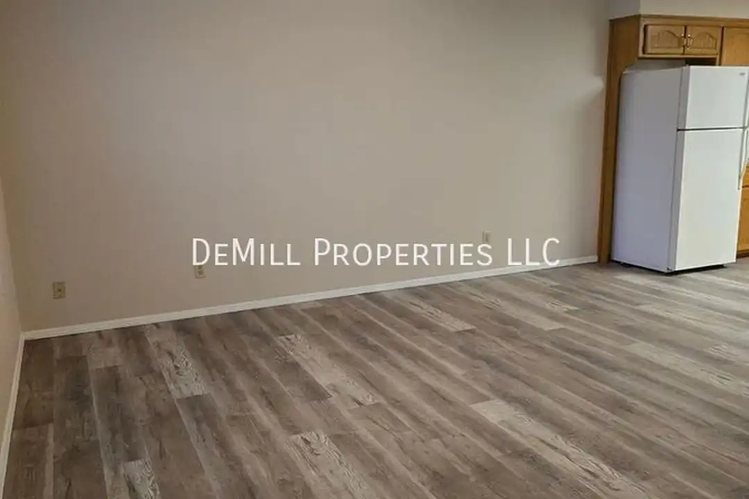 2003 S 18th Ave - View 2