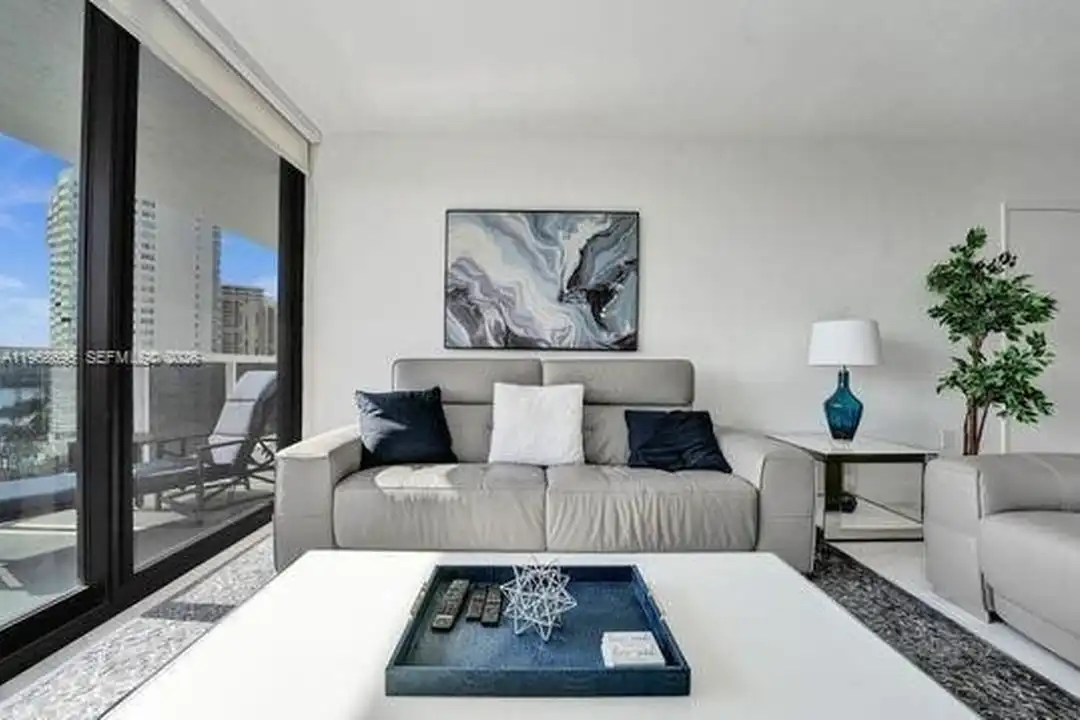 Apartment in Miami - View 5