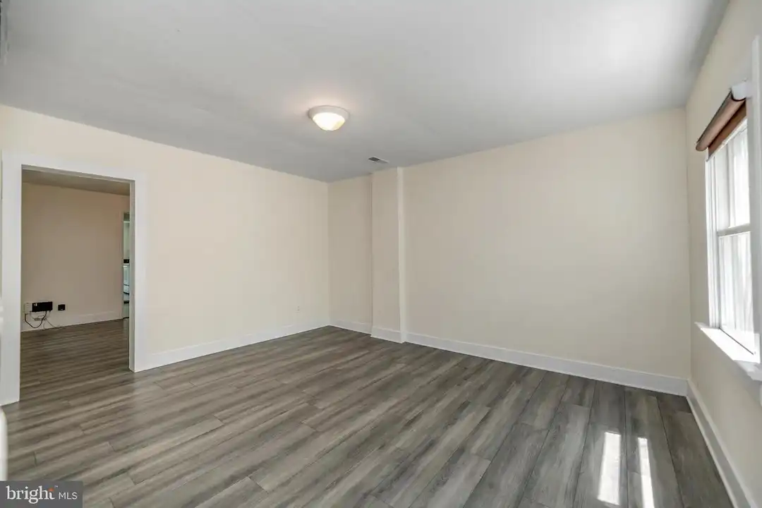 319 1/2 Wolfe St - View 5