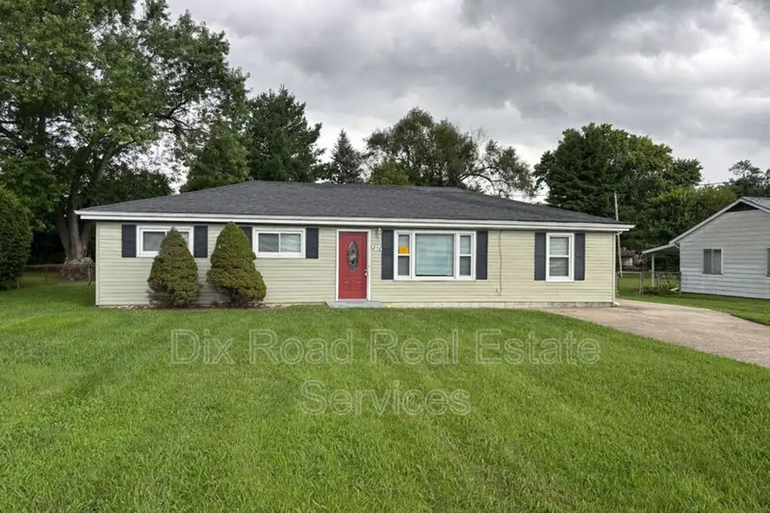 272 Symmes Rd – photo 1