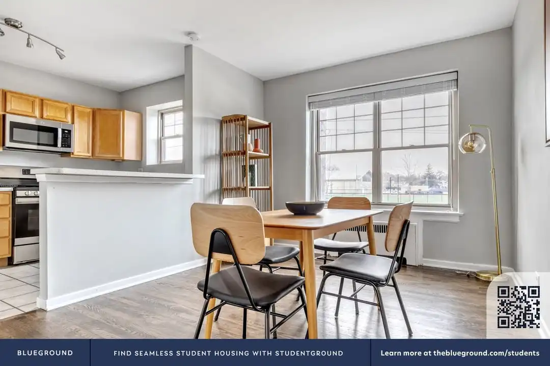 Apartment in Evanston - More