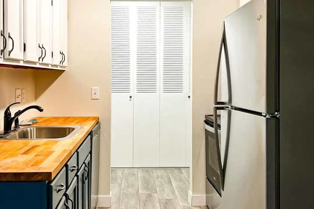 2800 Hillsboro Ave N unit 1 - View 5