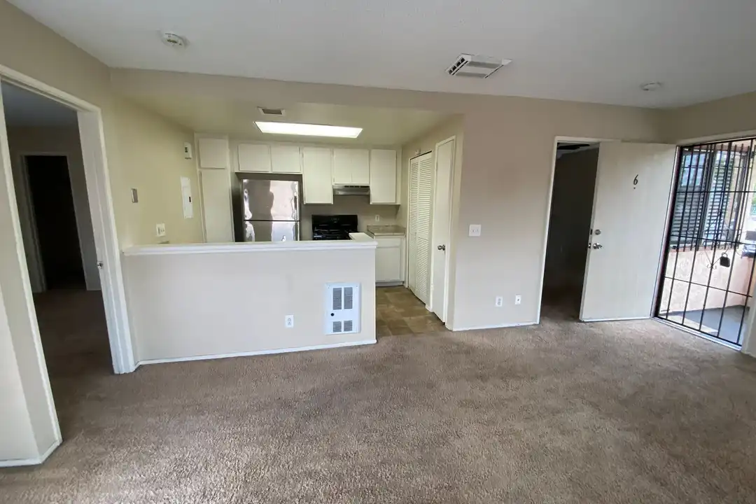 Apartment in San Diego - View 3