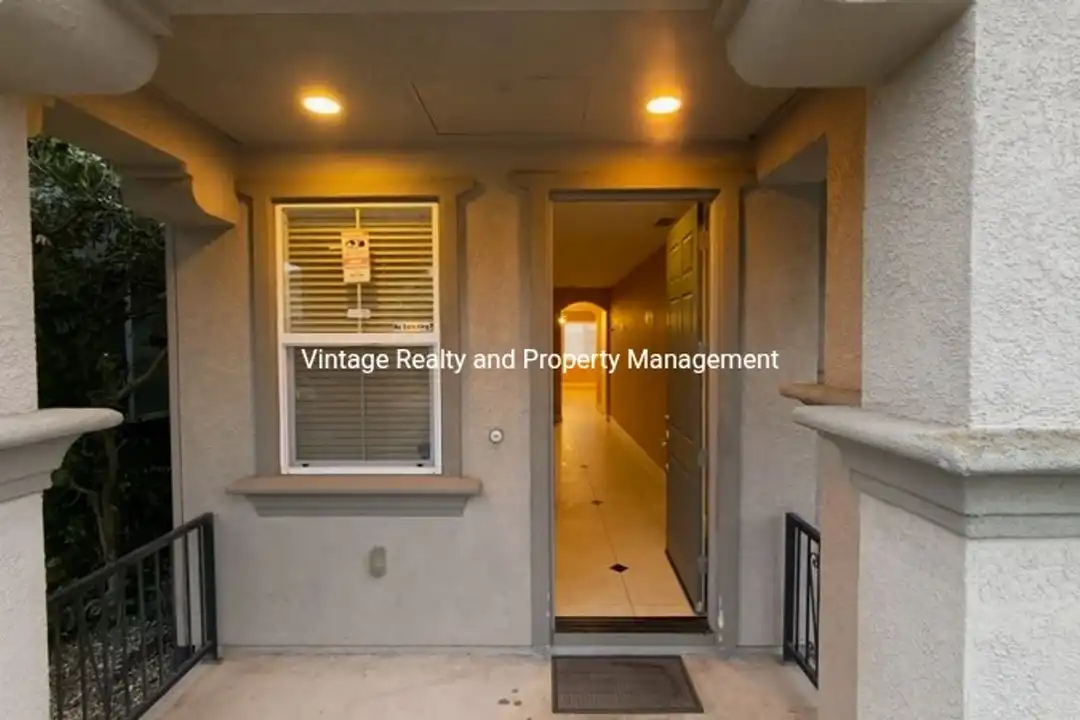 House in Lathrop - View 2