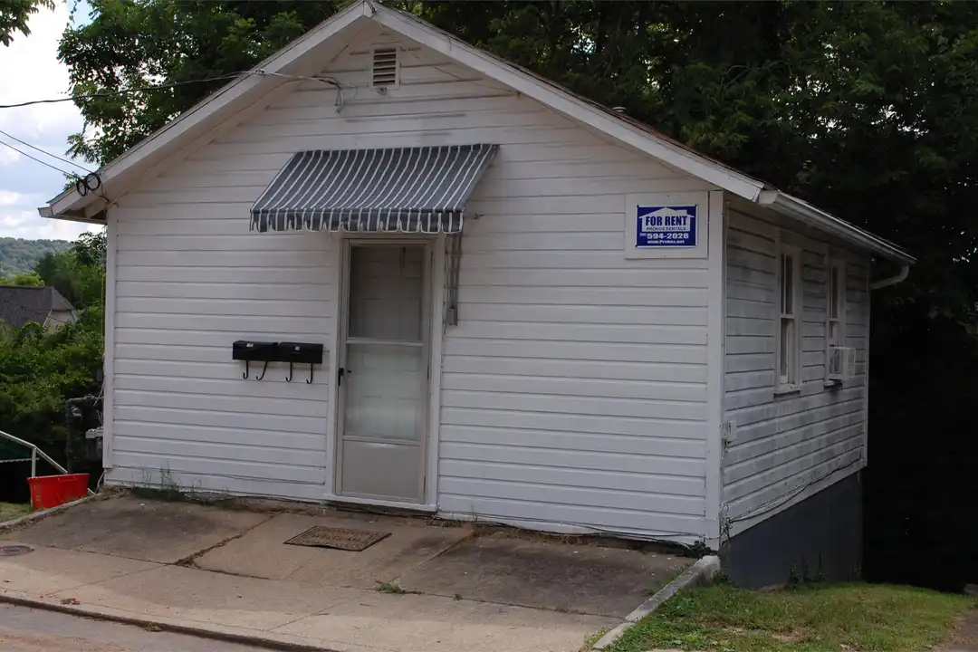 118 Franklin Ave unit A – photo 1