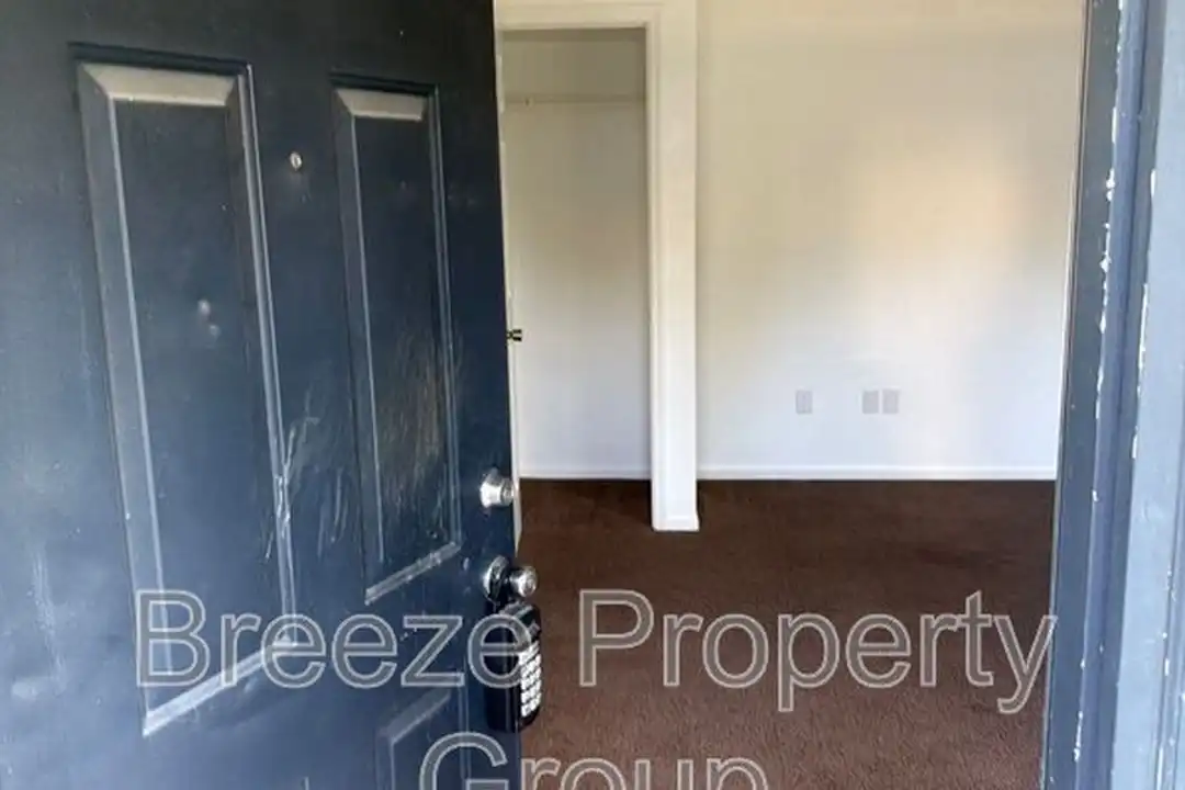 622 Hope St – photo 1 of 14