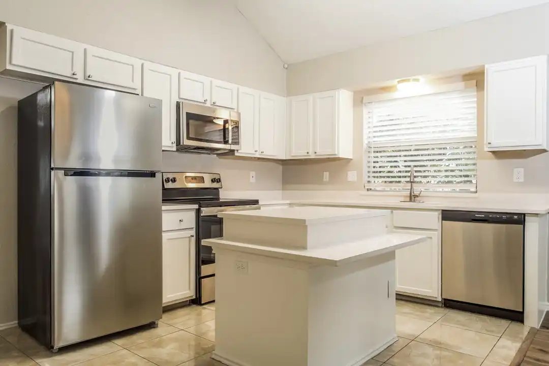House in Fort Worth, Tarrant County - More