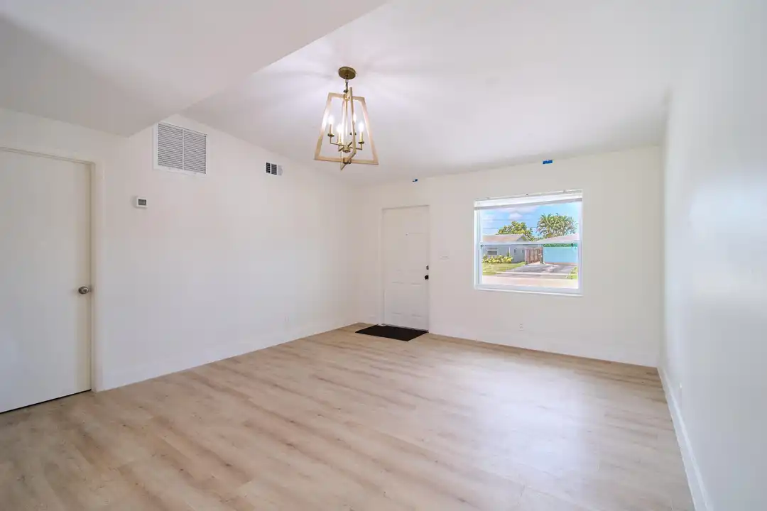 3686 Gull Rd - View 3